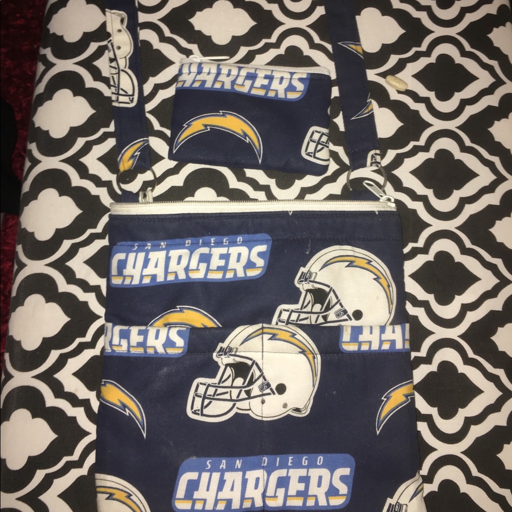 Charges cross body purse with coin purse